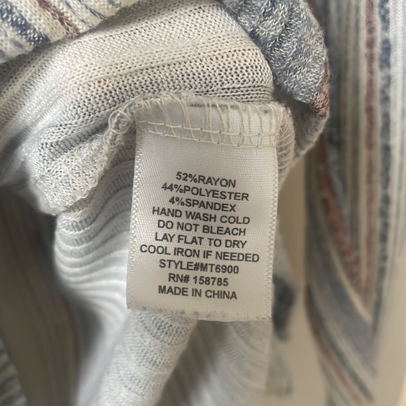 Small hooded Above and Beyond Shirt - Picture 4 of 4